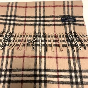 Burberry scarf, good condition! 100% lambs wool